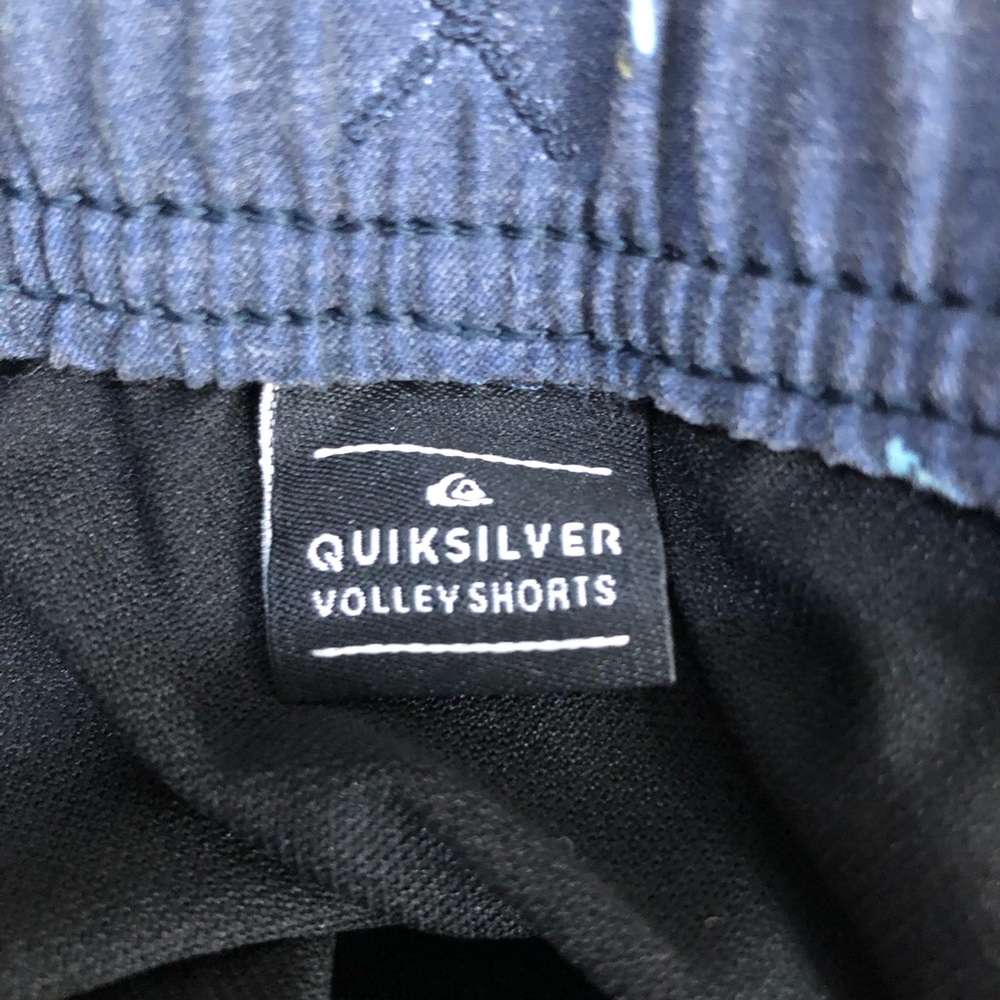NWT Quicksilver Men’s Volley Swim Trunks - Picture 5 of 7